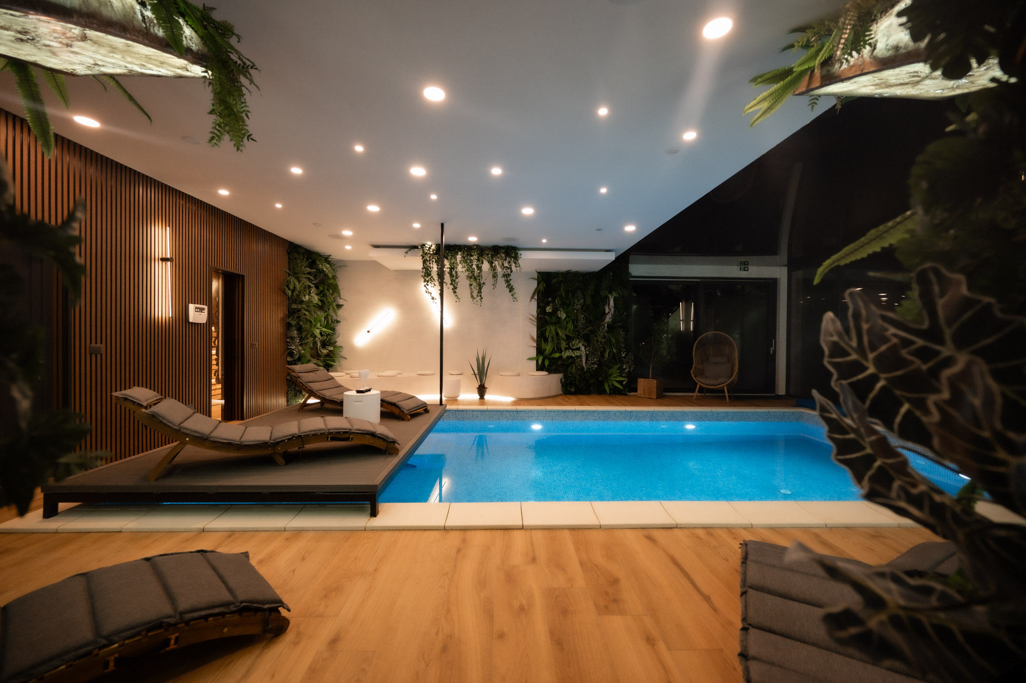 Piscina interioară Stone House